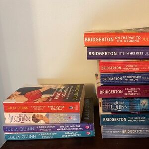 Julia Quinn Bridgerton prequel and series (12 paperbacks)